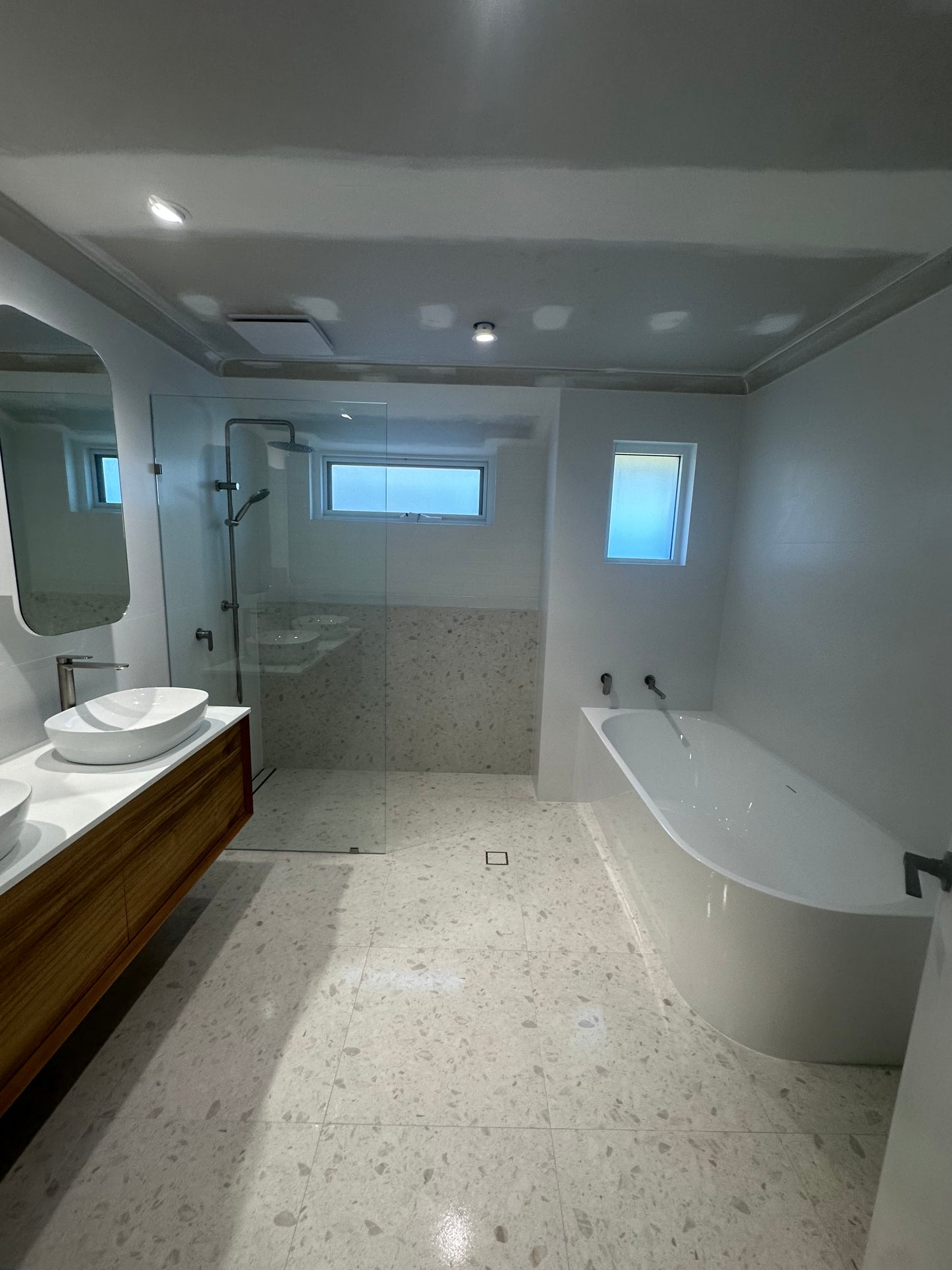 600x600 TERAZZO WHITE SATIN