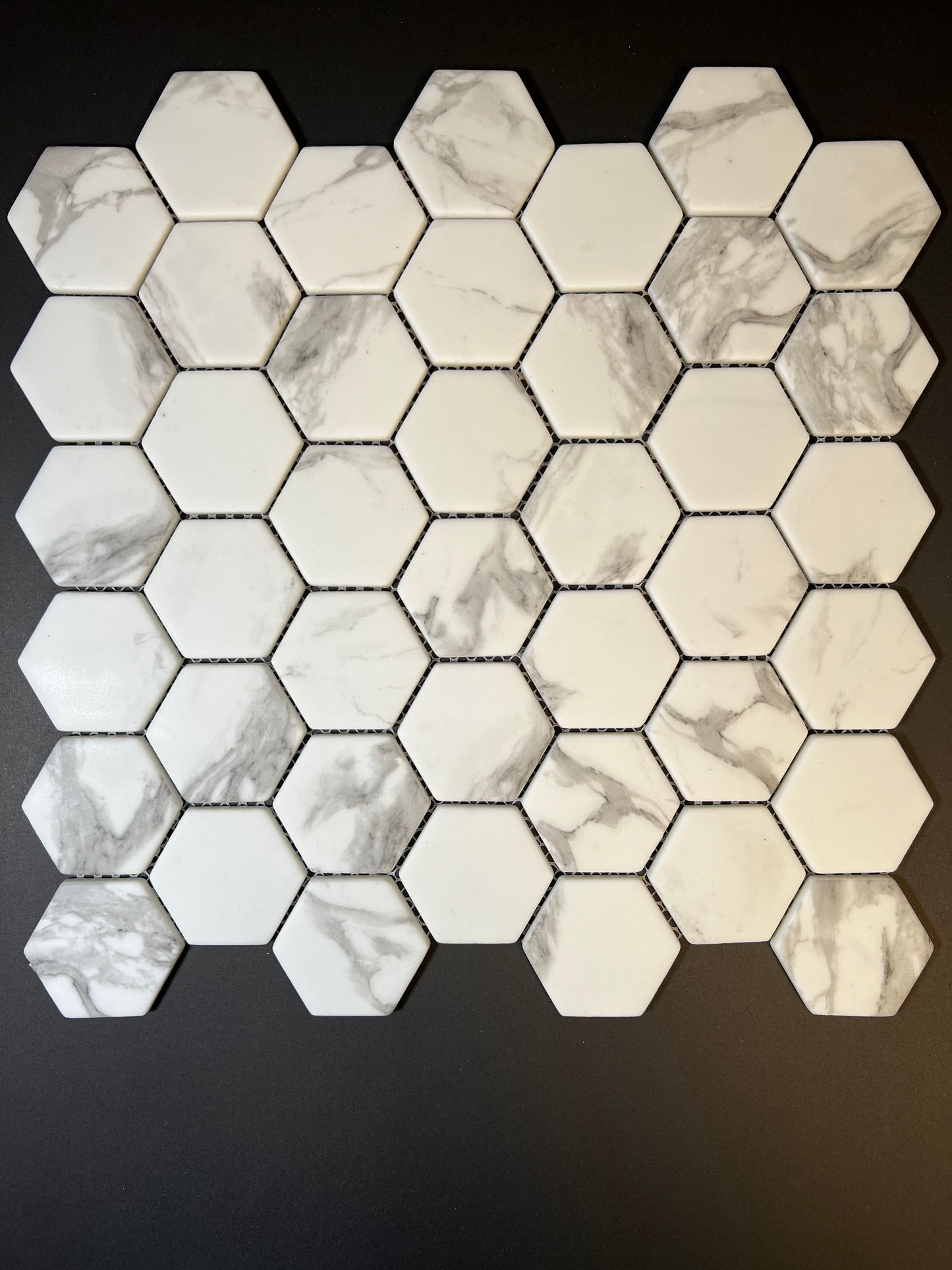 300X302 GLASS X48-CATC HEX CARRARA